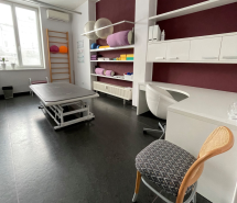Nabízím k pronájmu jednu z ordinací na Mojmírově nám. 22, prostor je zkolaudovaný a zařízený. Pronájem prostoru (pondělí - pátek) za 18.500,- vč. energií a pravidelného úklidu 1x/týden úklidovou firmou. K ordinaci má nájemník k dispozici čekárnu 10m2, umývárnu, wc pro klienty a wc privátní. V případě zájmu pište na: info@sf3.cz, děkuji. 
Eva Roupcová